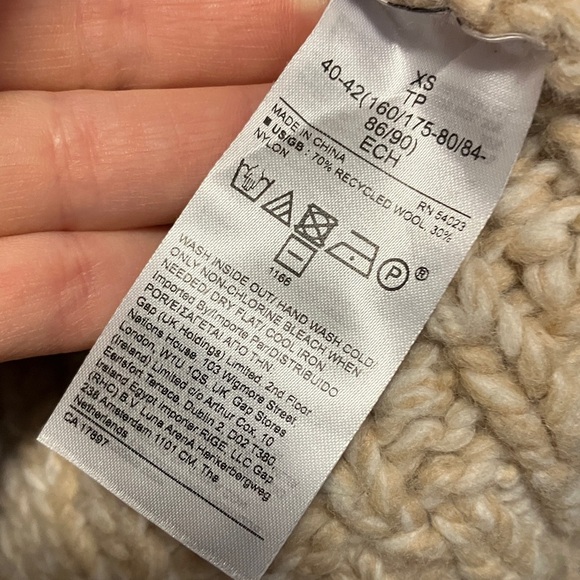 Banana Republic Cozy Cable Knit Recycled Wool Sweater - Cream - Picture 2 of 3